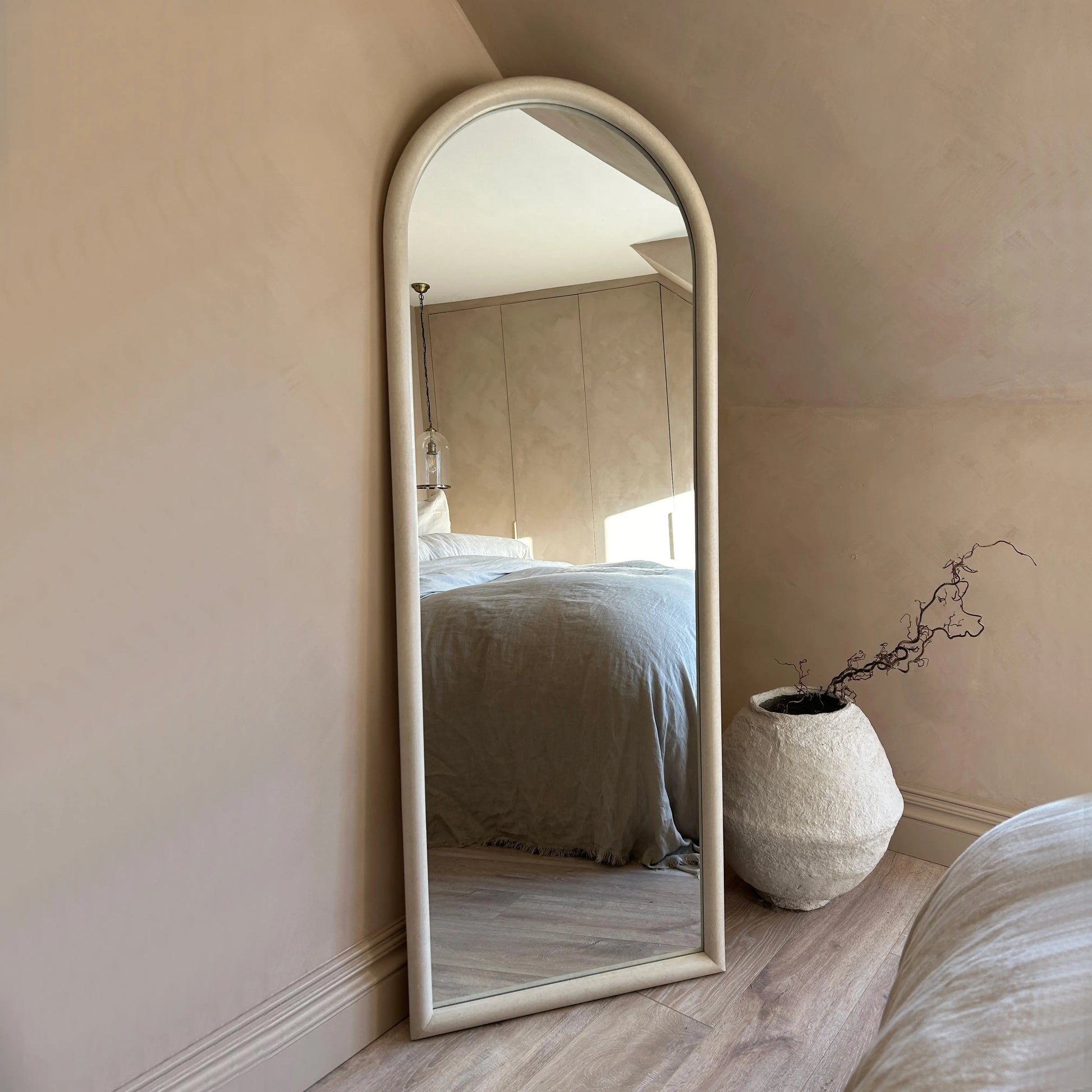 Arched Full-Length Standing Mirror with Concrete Finish Frame (172 x 60 cm) Spiegel Weltt