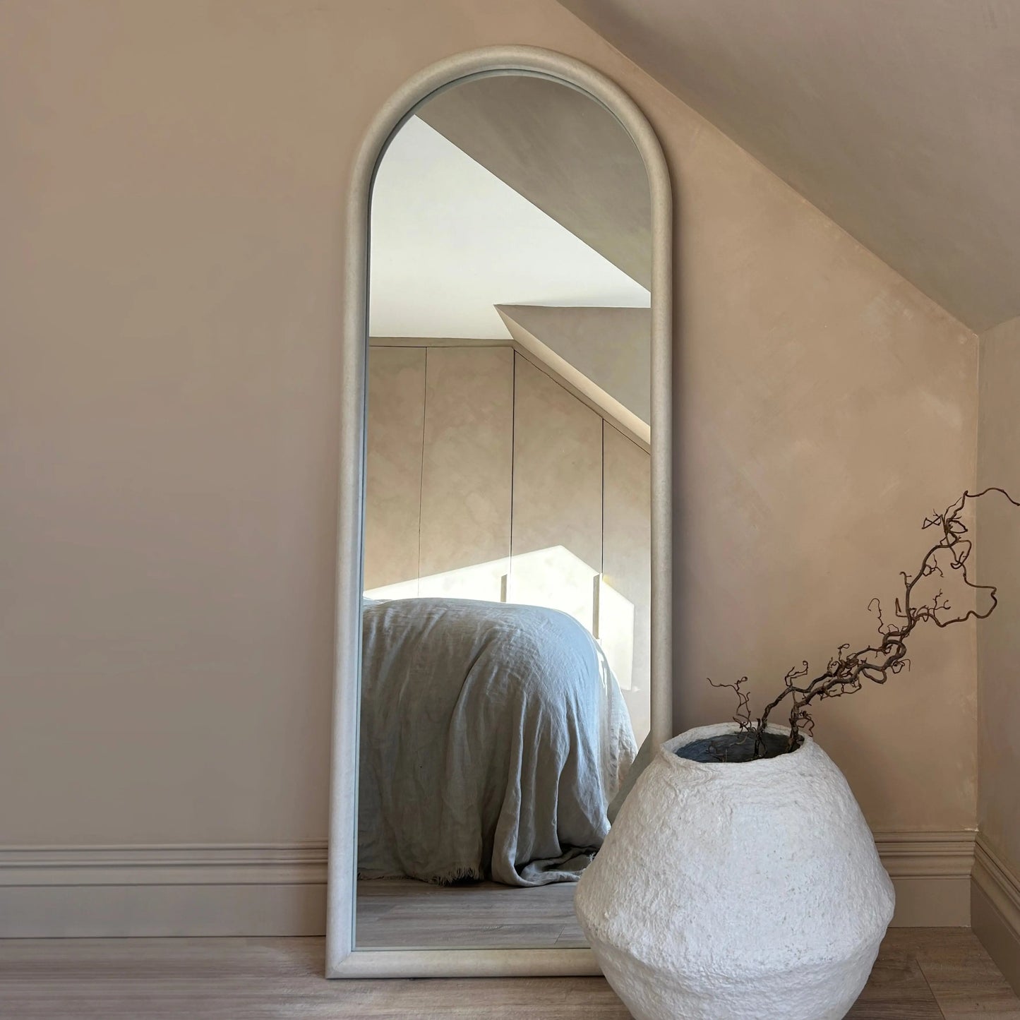 Arched Full-Length Standing Mirror with Concrete Finish Frame (172 x 60 cm) Spiegel Weltt
